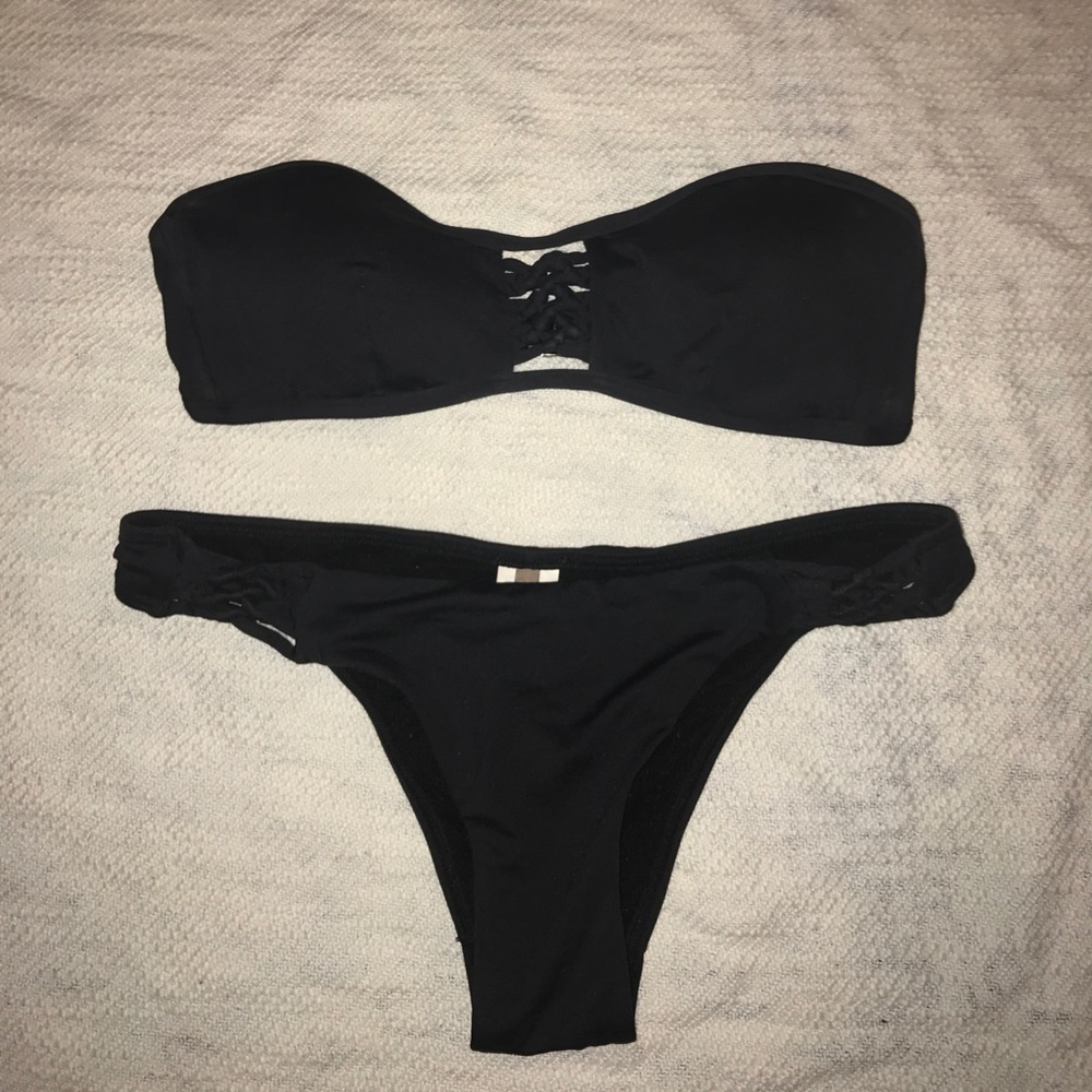Black bikini